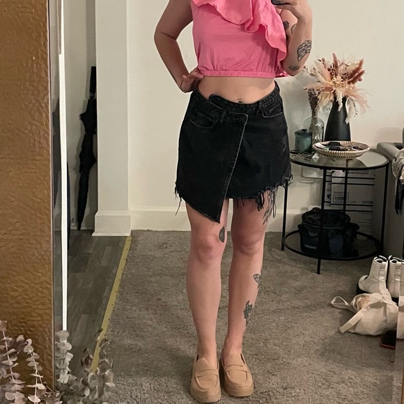 Pink Asymmetrical Ruffled Crop Tank - Picture 3 of 4